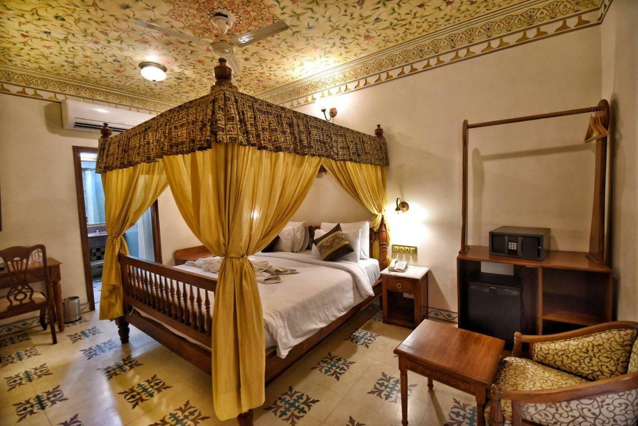 Nirbana Palace - A Heritage Hotel And Spa Jaipur Exterior photo